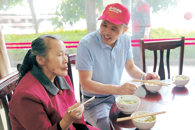 敬老院来了一批“热心人”