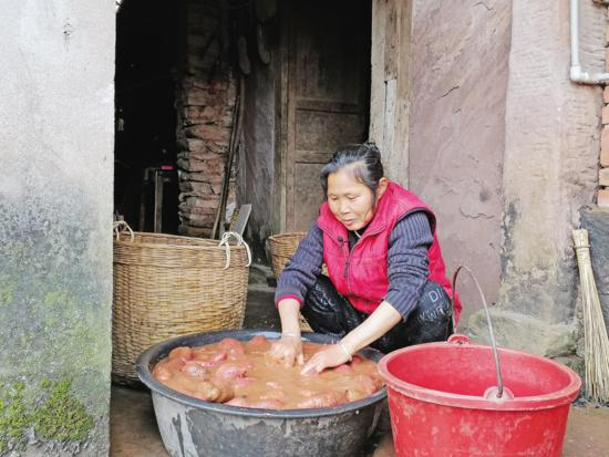 十年如一日，她让伯父晚年安稳——记荣昌“最美家庭”李盛荣家庭