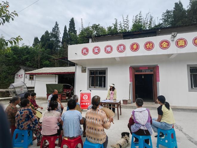 荣昌区清流镇“小院讲堂”开讲：崇尚节约传新风 光盘行动入人心