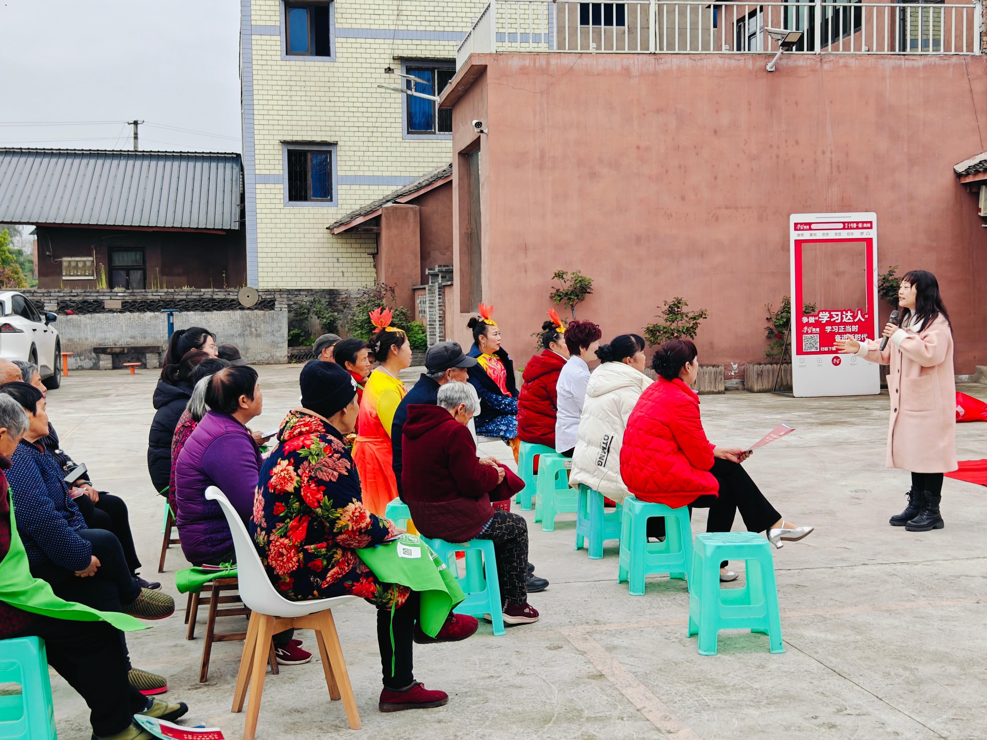 2025年4月3日，荣昌区清江镇新时代文明实践所在塔水村开展社会主义核心价值观教育理论宣讲。.jpg