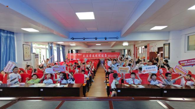 守护“视”界 点亮未来——荣昌区开展全国爱眼日进校园活动