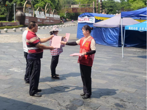 区文化旅游委开展文明旅游志愿服务 宣传活动