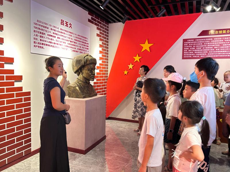 践行社会主义核心价值观——荣隆镇暑期托管班走进吕玉久纪念馆