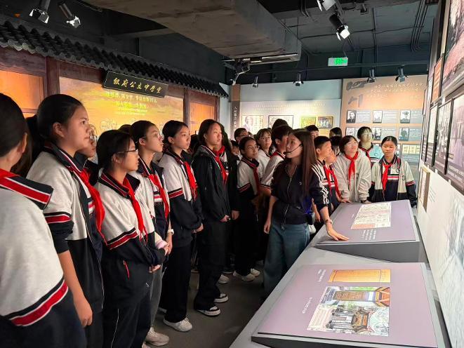 追寻红色足迹—— 荣昌西南附中学子走进张培爵纪念馆接受爱国主义教育