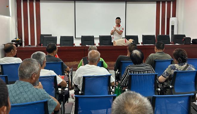 世界急救日主题培训进社区 守护生命“救”在身边